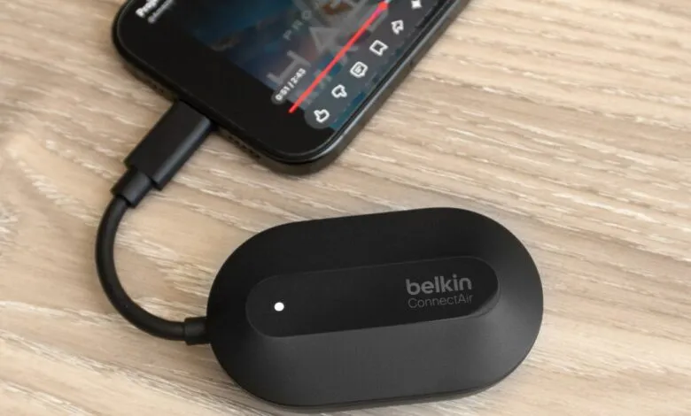 Belkin ConnectAir device connected to a smartphone.