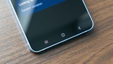 Close-up of smartphone screen showing navigation buttons and system settings.