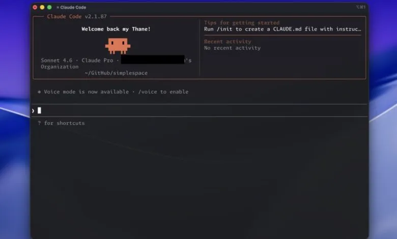 Claude Code terminal interface with welcome message and voice mode available.