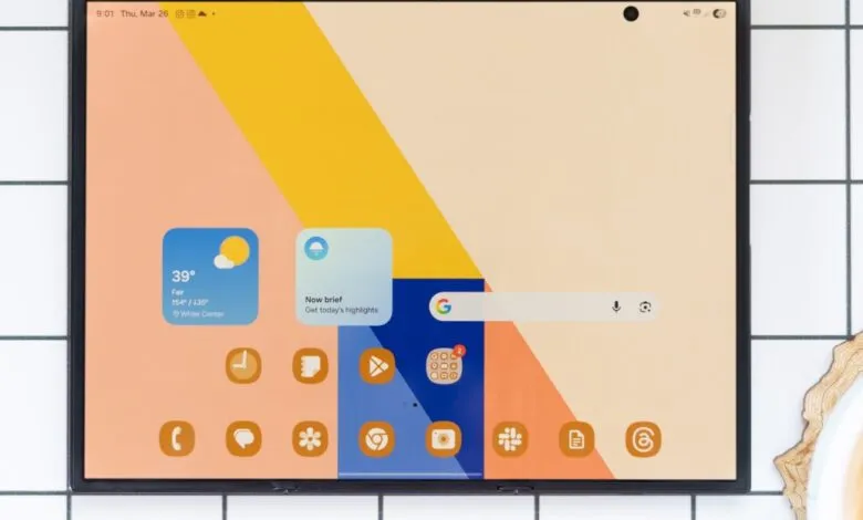 Tablet displaying home screen with weather, news, and app icons.