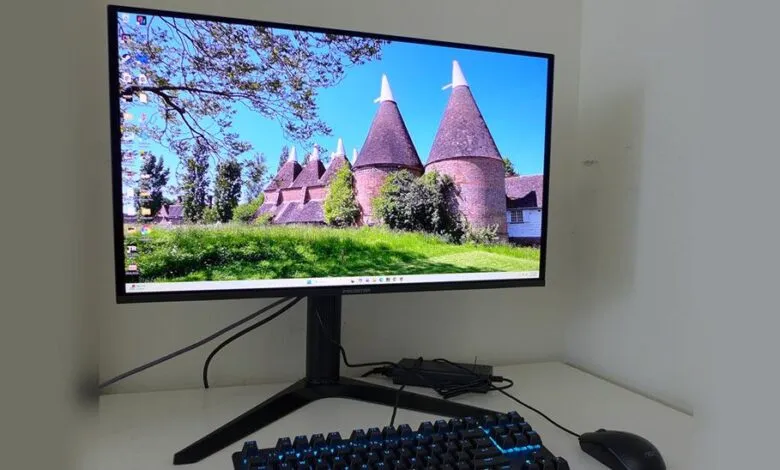 Predator monitor displaying a landscape with oast houses, keyboard, and mouse.
