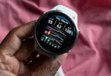 Close-up of a Garmin watch displaying average macro data.