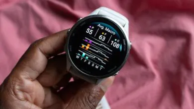 Close-up of a Garmin watch displaying average macro data.