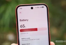 Smartphone screen displaying battery settings at 65% charge.