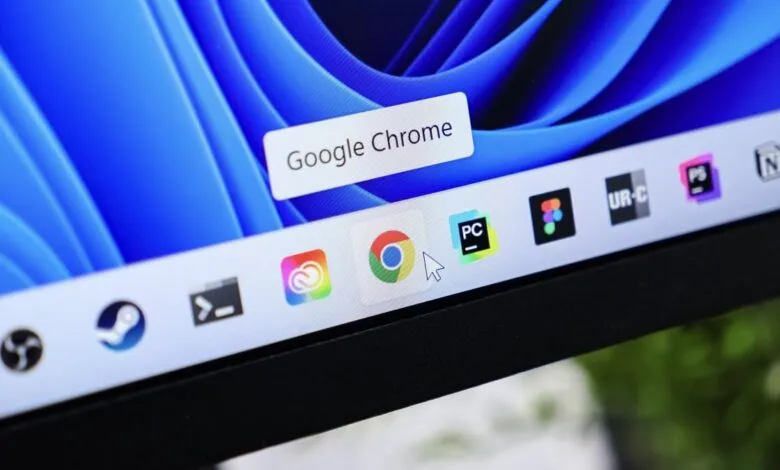 Close-up of Windows 11 taskbar with Google Chrome highlighted.