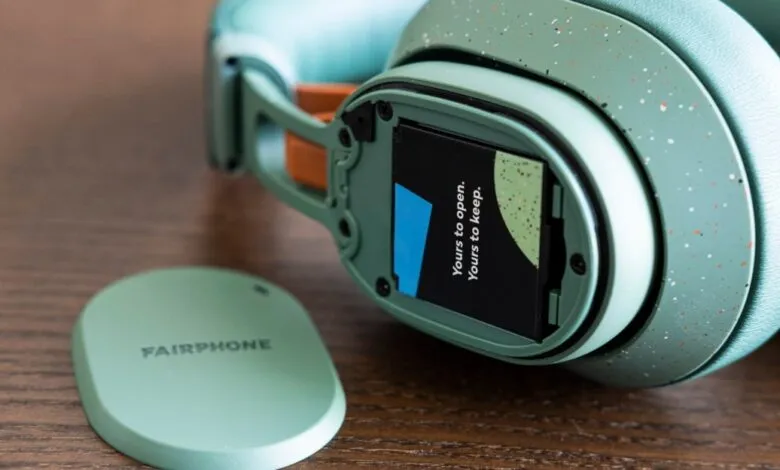 Fairphone Fairbuds XL headphones with removable earcup and battery.