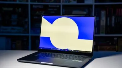 Samsung’s flagship laptop fails as a MacBook Pro clone