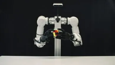 Robot solves Rubik's Cube with precision and speed.