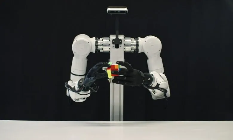 Robot solves Rubik's Cube with precision and speed.
