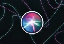 Siri icon on dark background with colorful, abstract lines.