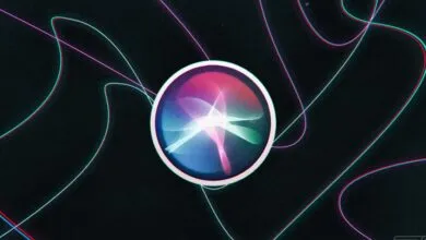 Siri icon on dark background with colorful, abstract lines.