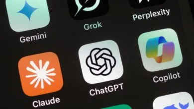 Close-up of AI app icons on a smartphone screen: Gemini, Grok, ChatGPT, Copilot, Claude, Perplexity.