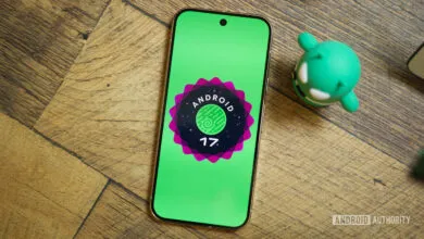 Android 17 logo on a phone screen with Android mascot.