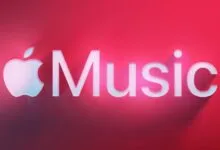Apple Music logo with white text and apple symbol on a red background.