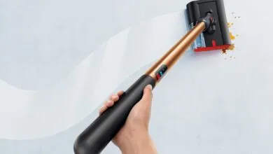 Dyson Wash G1 cleaning wall with visible stain removal.