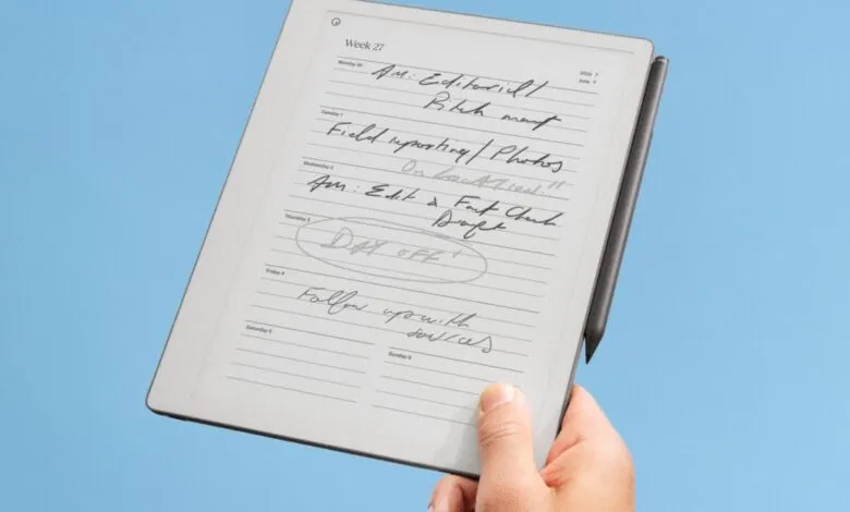 Digital tablet showing a handwritten weekly schedule, held in a hand.