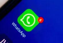 WhatsApp icon on phone screen with notification badge showing '6'.