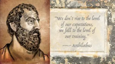 Illustration of Archilochus next to his quote on a stone plaque.