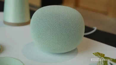 Google Home unboxing reveals disappointing hardware choice