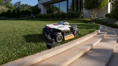New Robot Lawnmowers Trim Edges for a Perfect Cut
