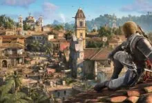 Edward Kenway overlooking a vibrant Caribbean colonial town from a terracotta rooftop in Assassin's Creed.