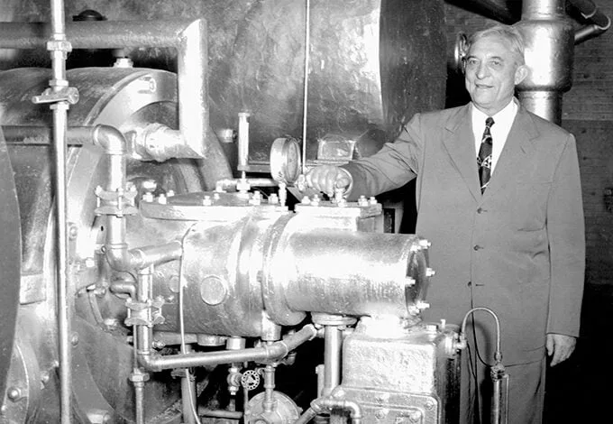 Willis Carrier next to his Air conditioner invention