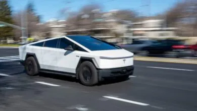 Tesla's New Software Enables Texting While Driving, Musk Says