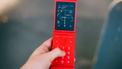 Light’s new flip phone is colorful and affordable
