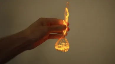 Mad Scientist Traps Lightning in a Bottle Using Mercury and Neon