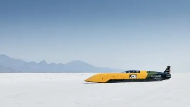 Hydrogen-powered car sets new land speed record with twin engines