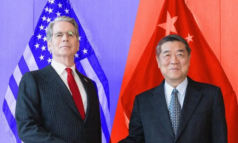 US Treasury Secretary and Chinese Vice Premier posing in front of their respective national flags