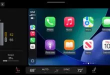 Apple CarPlay split-screen dashboard displaying trailering stats and app icons.