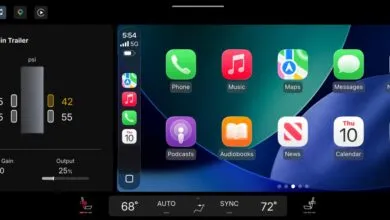 Apple CarPlay split-screen dashboard displaying trailering stats and app icons.