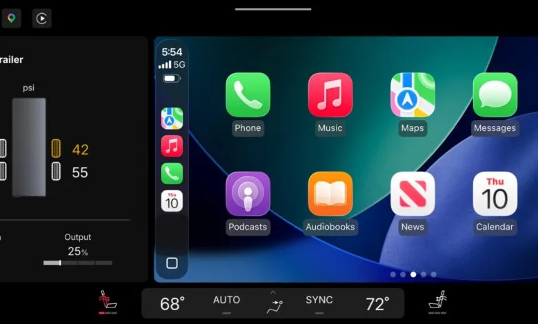 Apple CarPlay split-screen dashboard displaying trailering stats and app icons.