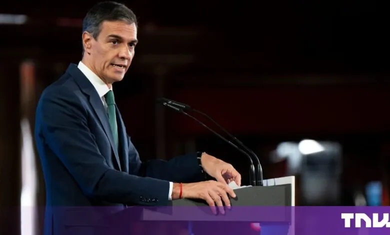 Spanish Prime Minister Pedro Sánchez speaking at a podium during a formal event