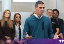 Spanish Prime Minister Pedro Sánchez speaks into a microphone during a press conference.